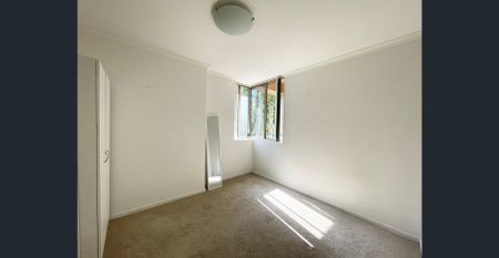 Good-sized 2-Bedroom Unit Close to Everything - Photo 5