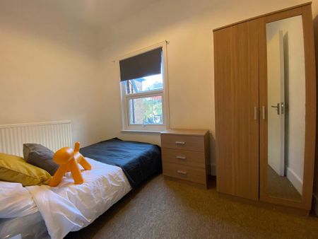 1 bedroom in a house share to rent - Photo 4