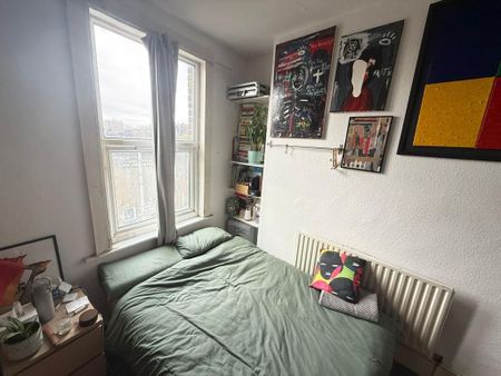 3 bedroom flat to rent - Photo 4