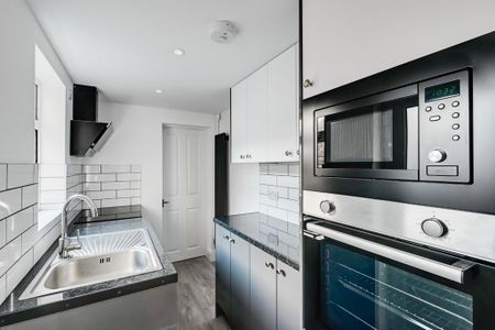 2 bedroom terraced house to rent - Photo 3