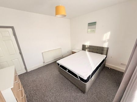 Regent Street, KETTERING - Photo 3