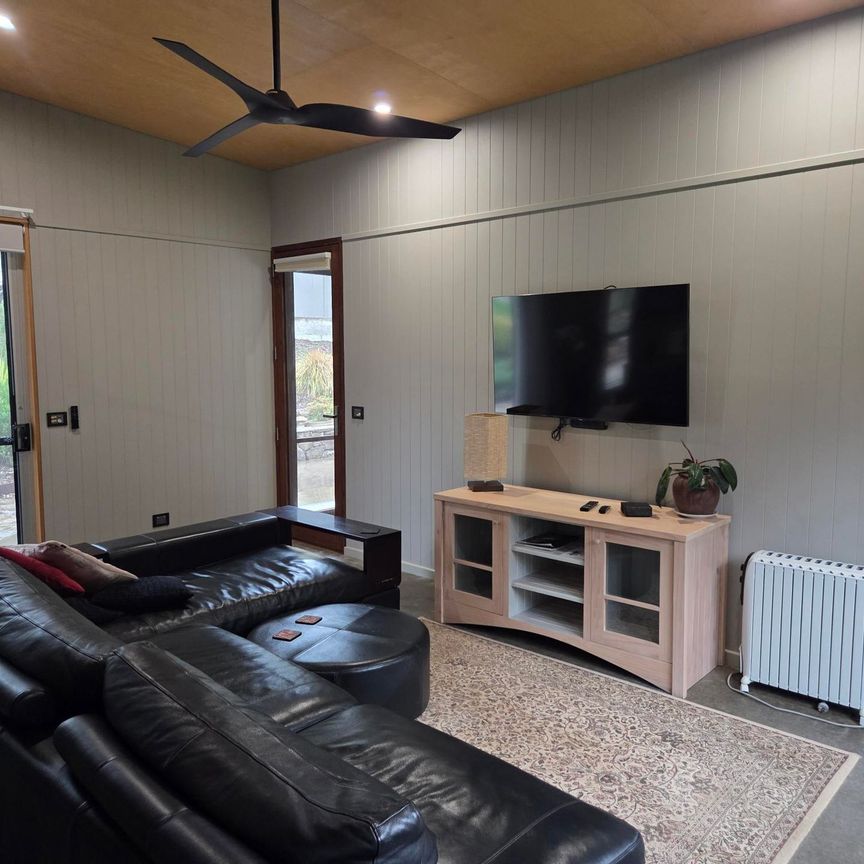 Furnished 2 bedroom with Utilities and Internet Included - Photo 1