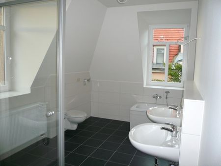 Denkmalperle- Nähe "Großer Garten" Hochwertiges 6-Zimmer- Dachgeschoss mit Balkon und eigenen Garten! - Photo 5