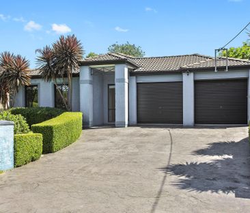 Large 4 Bedroom Family Home - Photo 1