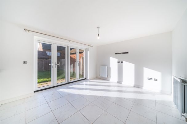 Rose Way, NG12 - Photo 1