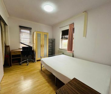 2 bedroom end of terrace house to rent - Photo 1