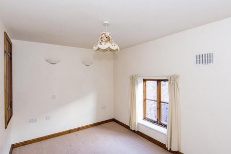 2 bedroom end of terrace house to rent - Photo 3