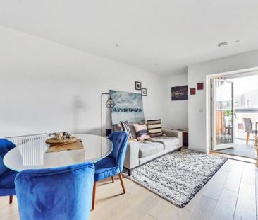 2 bedroom flat to rent - Photo 2