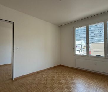 Neu renovierte 3.5-Zimmer-Wohnung mit grossem privatem Sitzplatz - Wohnen in attraktiver Basler Lage - Photo 3