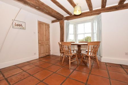 6 bedroom detached house to rent - Photo 5