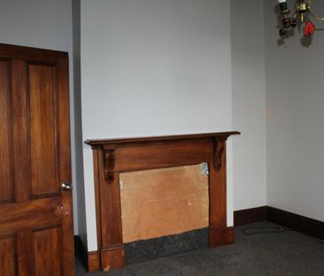 Large Villa with fully fenced backyard! - Photo 4