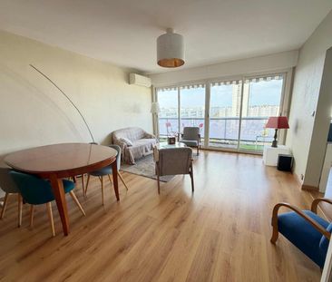 Location Appartement 4 pièces 82m² BORDEAUX 33300 - Photo 2