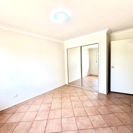 Neat and tidy 3 bedroom home with Split system air conditioning! - Photo 5
