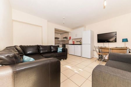 6 bedroom house to rent - Photo 2