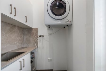 One Bedroom Apartment with Parking in Prime Location - Photo 4