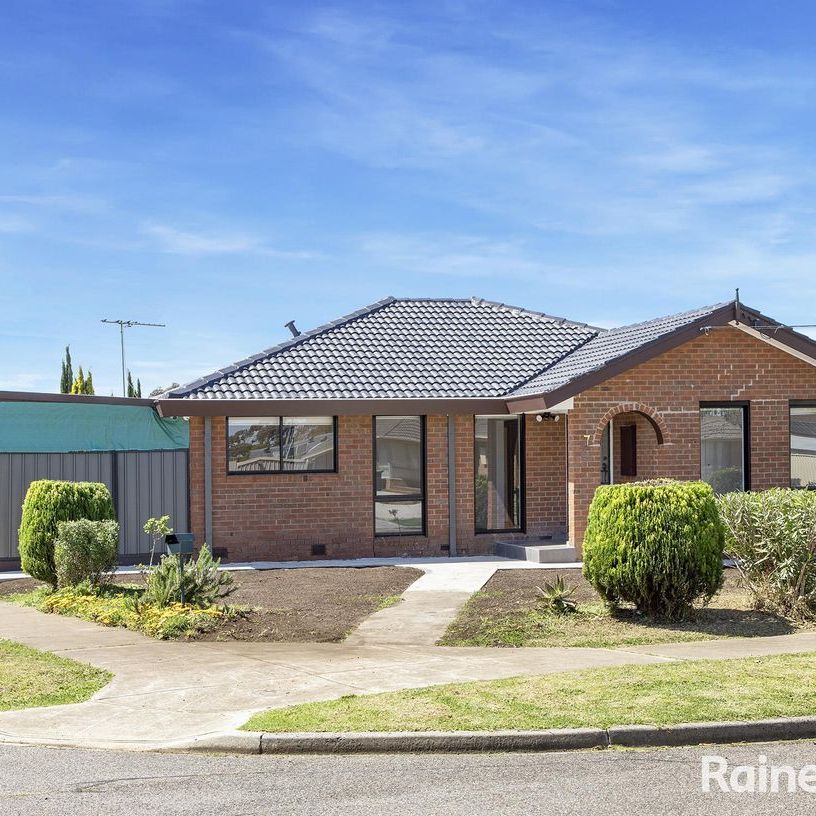 7 Bunya Drive, Albanvale, VIC 3021 - Photo 1