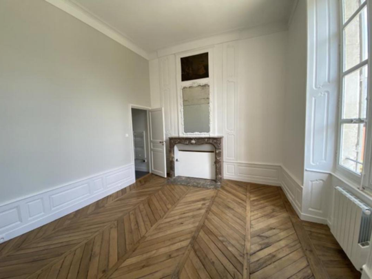 Location Appartement 4 pièces 122m² POITIERS 86000 - Photo 1