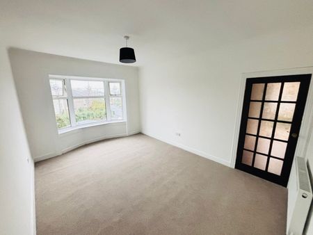 3 Bed Flat, Croftfoot, G44 - Photo 2