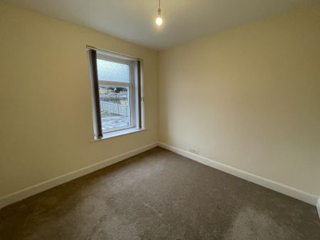 3 bedroom end of terrace house to rent - Photo 4