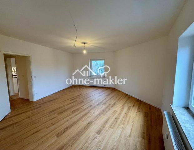 Erstbezug nach Komplettsanierung – moderne 3-Zimmer-Wohnung mit neuer Einbauküche in zentraler Lage - Photo 1