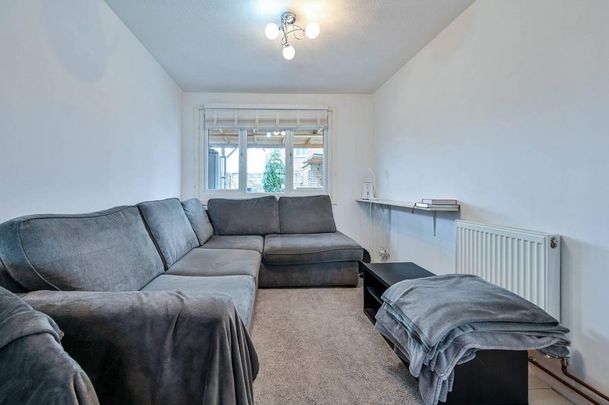 3 bedroom flat to rent - Photo 1
