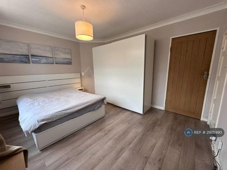 3 bedroom flat to rent - Photo 5