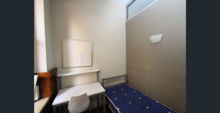 Three-Bedroom Furnished Apartment in the Heart of the City - Photo 3