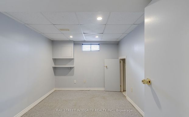 For Lease - 65 Walter Avenue Unit# BSMT big bedroom, Newmarket, Ontario - Photo 1