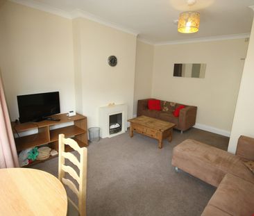 End of terrace house to rent on - Photo 1