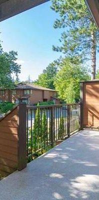 $2,200 - 979 sqft Townhouse (2 bdrm - 2 bath) -Surrey Guildford - Photo 1