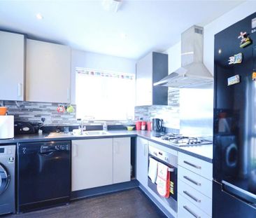 2 bedroom semi-detached house to rent - Photo 5