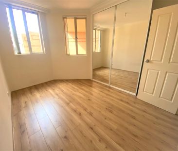 Spacious Two Bedroom Apartment - Photo 6