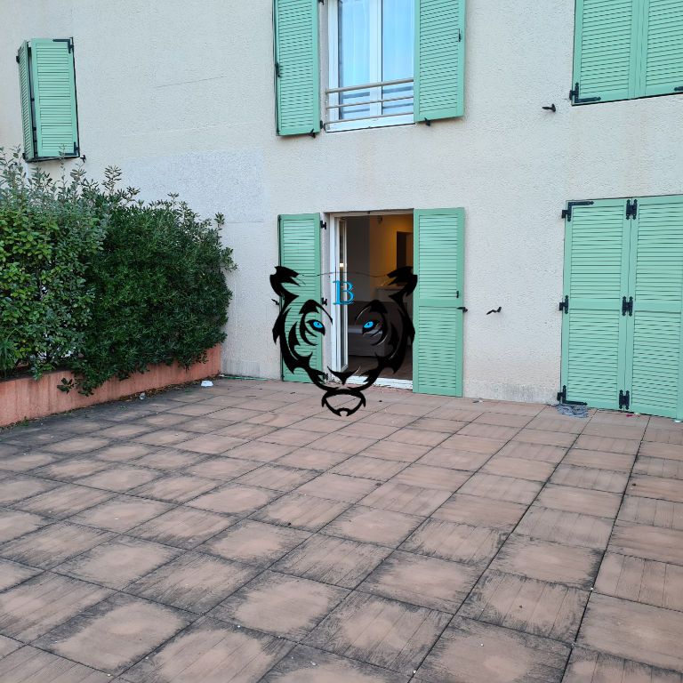 EXCLUSIVITE - LOCATION -T2 meublé avec grande terrasse - Frejus, - Photo 1