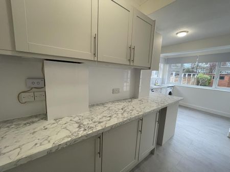 2 bedroom semi-detached bungalow to rent - Photo 4