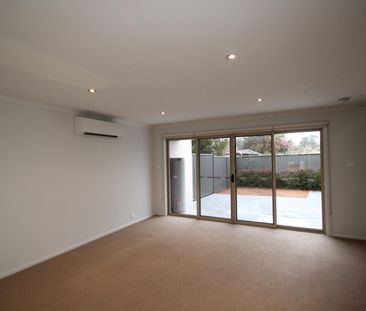 3/9 Maria Place, Lyons ACT 2606 - House For Rent | Domain - Photo 2
