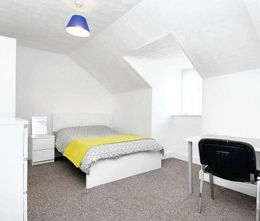 3 bedroom flat to rent - Photo 3