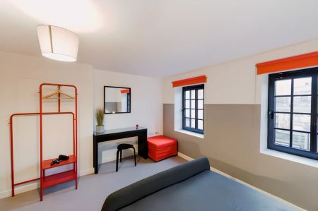 2 Beds 1 Bathroom - Photo 4