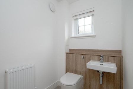 3 bedroom semi-detached house to rent - Photo 3