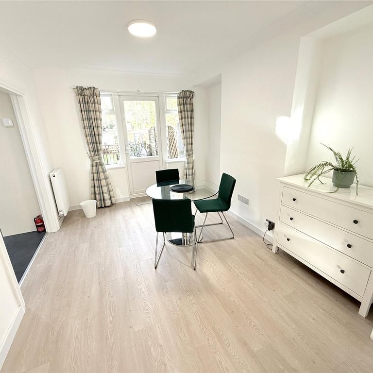 4 bedroom semi-detached house to rent - Photo 1