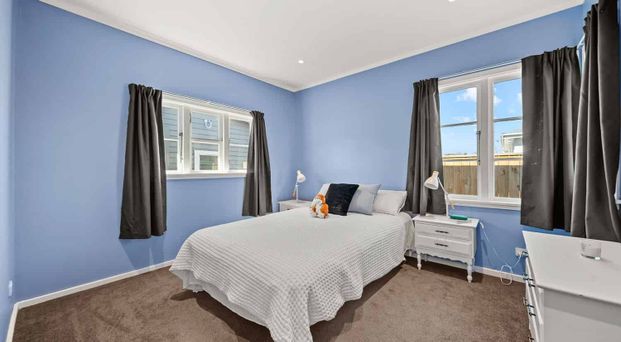 Spacious Family Home in Lansdowne - Photo 1