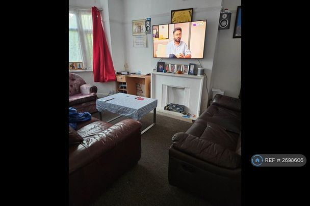 3 bedroom semi-detached house to rent - Photo 1