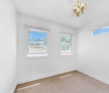 10 Phyllis Street, Elwood VIC 3184 - House For Rent | Domain - Photo 3