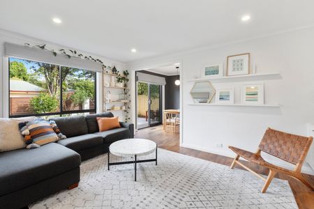 THREE BEDROOM FAMILY HOME - Photo 3