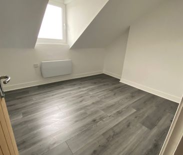 £775 PCM, One Bedroom Second Floor Flat in High Street, Barry, Vale... - Photo 2