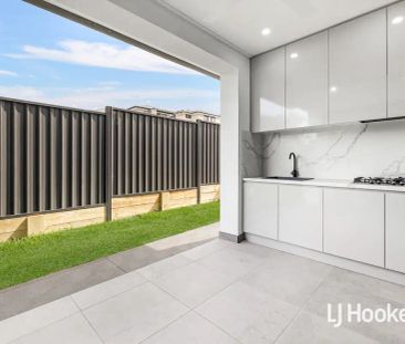 “Stunning Brand New 5 Bedroom Home” - Photo 5