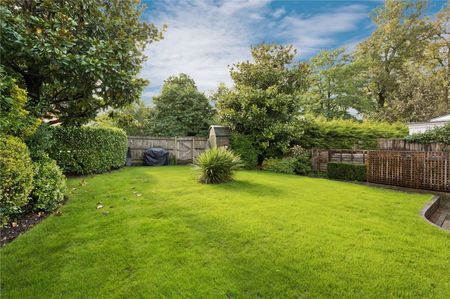 Four bedroom family home set in desirable location. - Photo 2