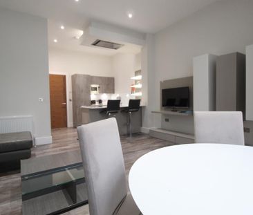 3 bedroom flat to rent - Photo 3