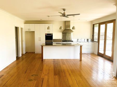 CHARMING VICTORIAN COTTAGE - Photo 2