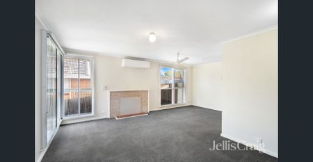 Very well maintained Family Home - Photo 2