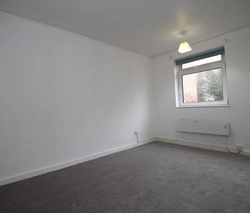 2 bed Flat for rent - Photo 3